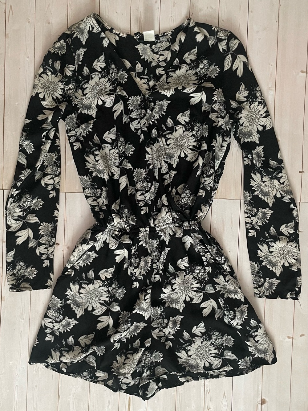 H&M Divided Black Floral Long-Sleeve V-Neck Romper
